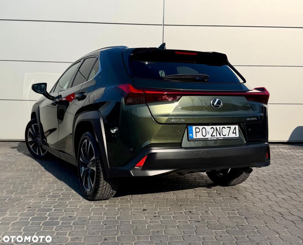 Lexus UX - 4