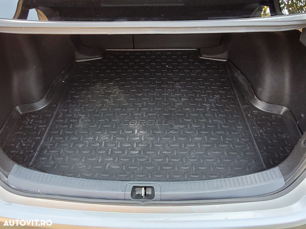Toyota Corolla 1.8 HSD Dynamic - 18