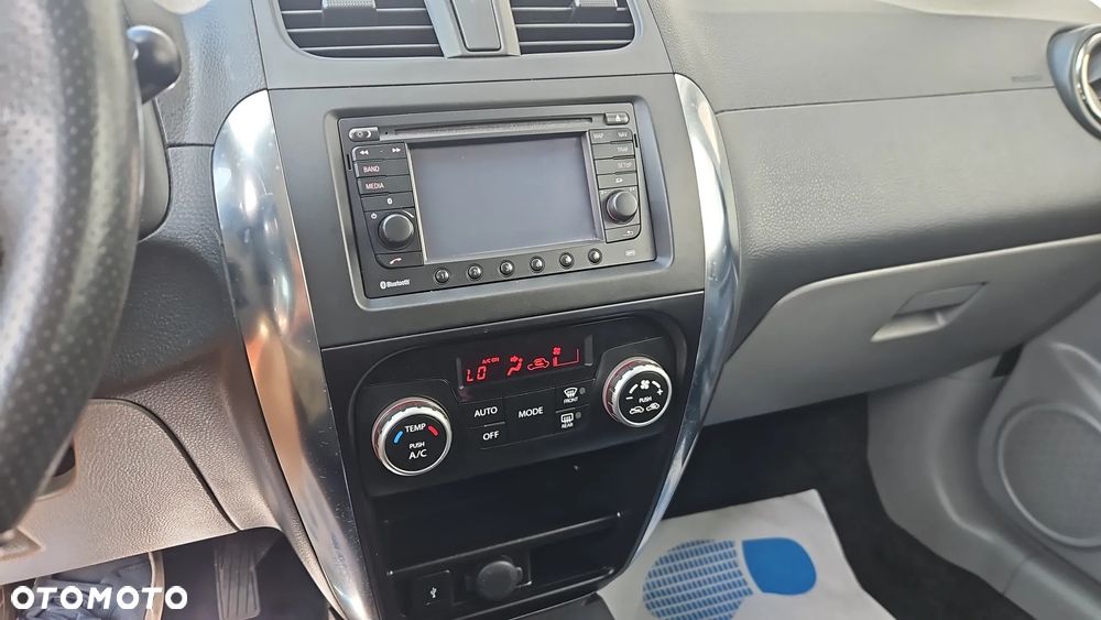 Suzuki SX4 1.6 VVT 4x4 Style - 12