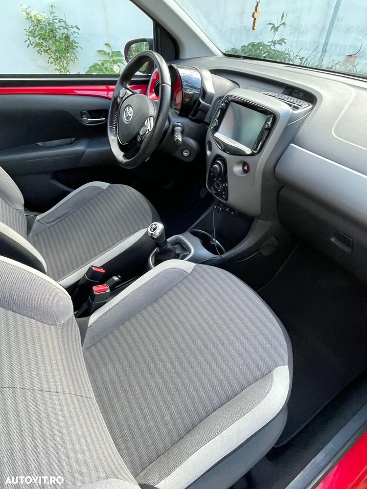Toyota Aygo 1.0 VVY-I 5 usi X-play - 12