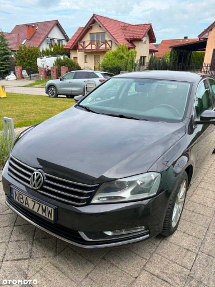 Volkswagen Passat - 1