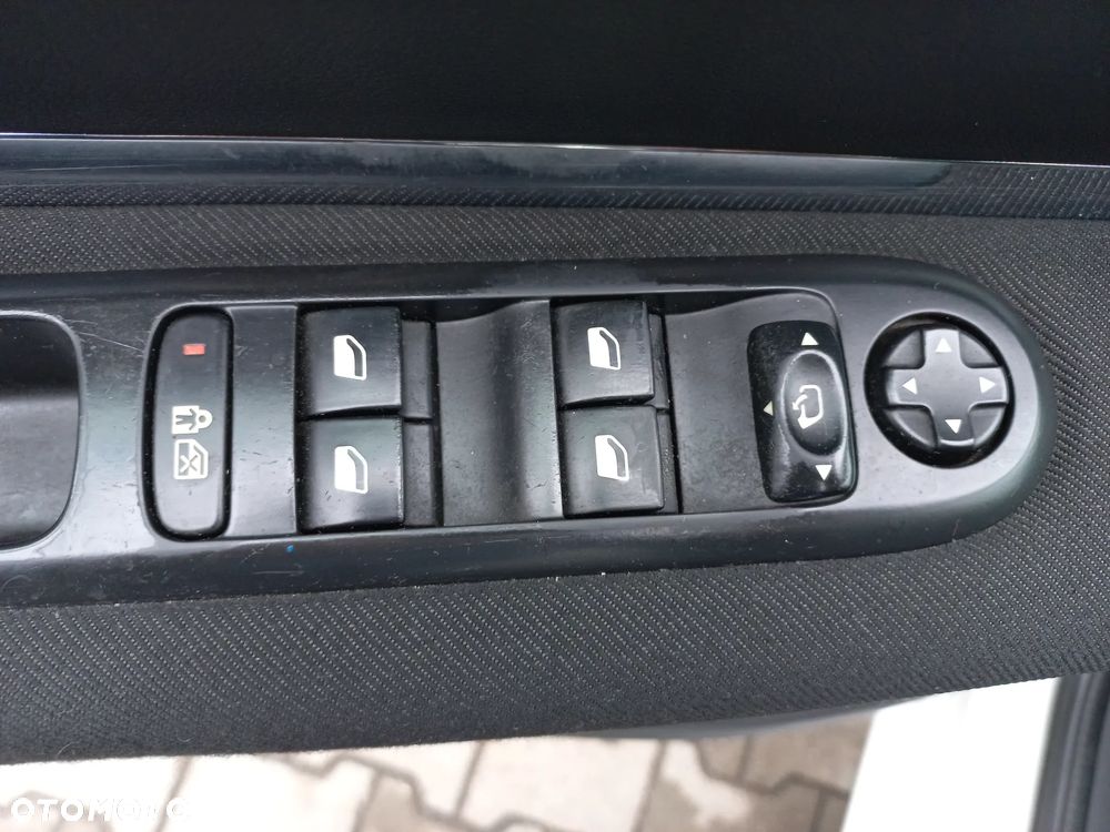 Peugeot 5008 155 THP Premium - 16