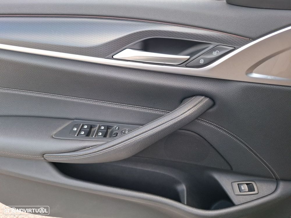 BMW 520 d Pack Desportivo M Auto - 19