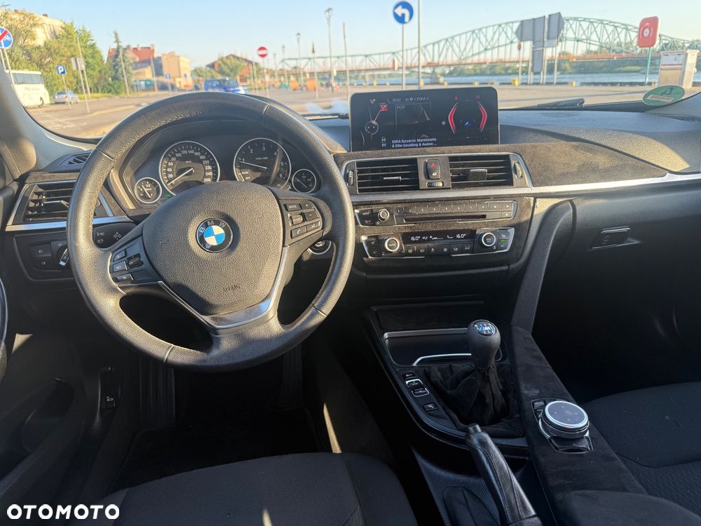 BMW Seria 3 318d Sport Line - 11