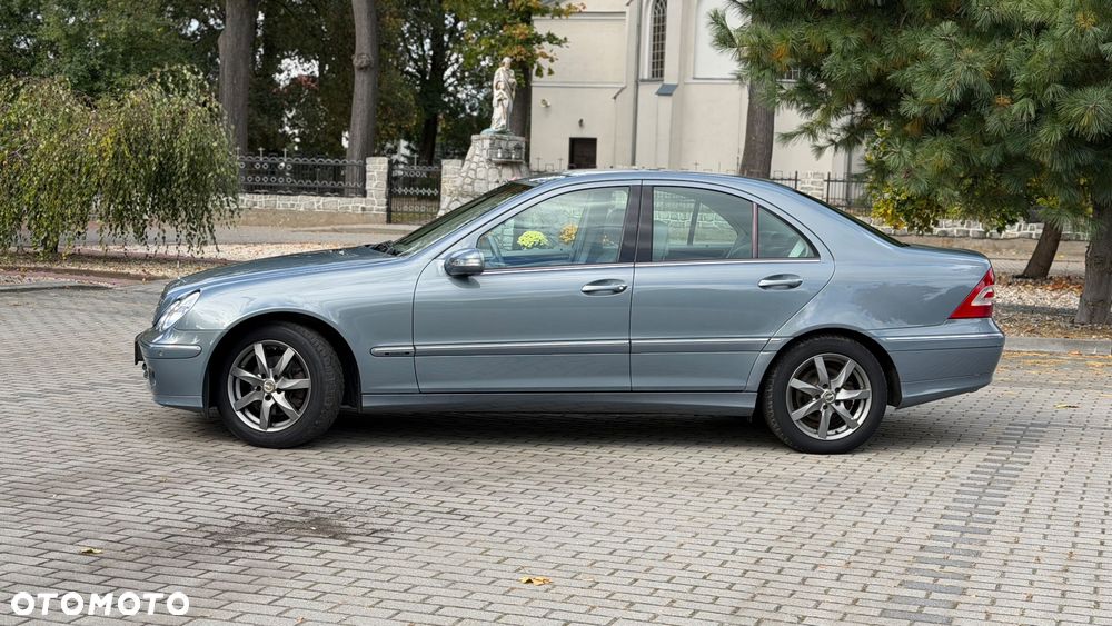 Mercedes-Benz C-Class 2005 photo 2