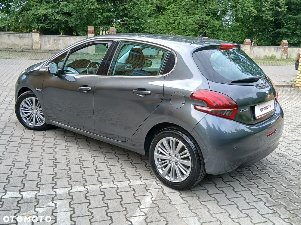 Peugeot 208 - 32