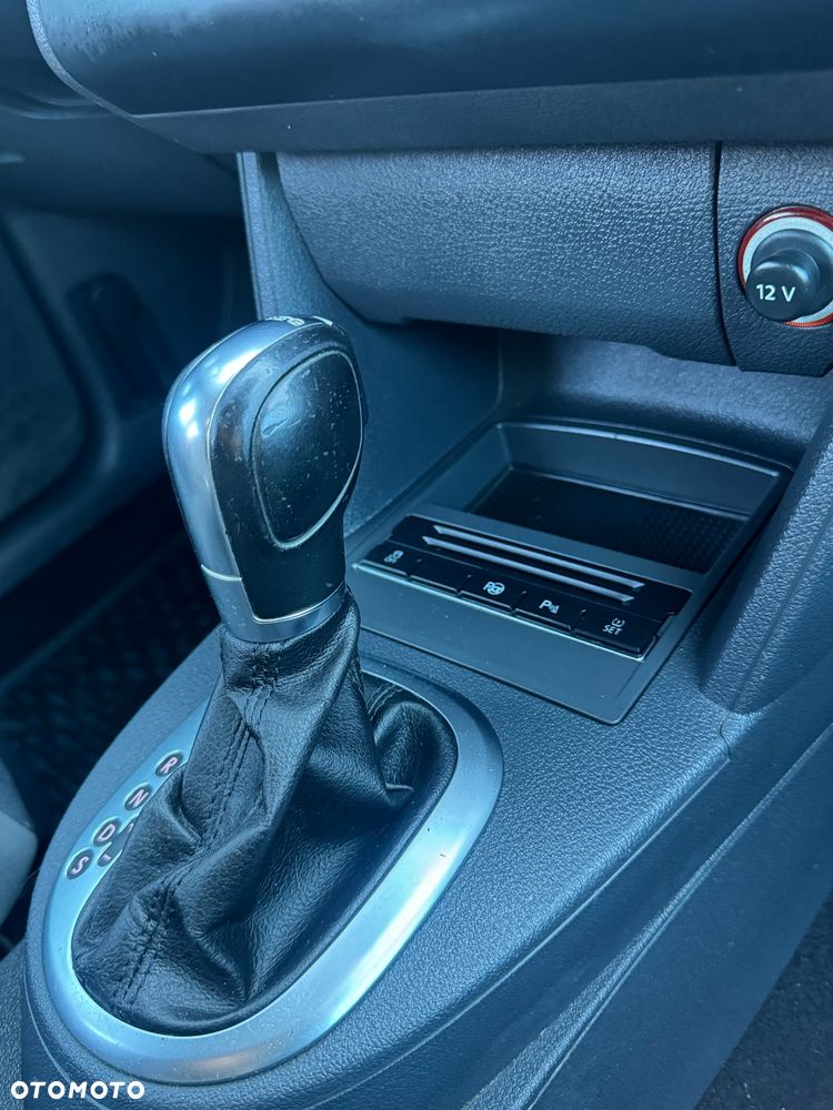 Volkswagen Touran - 23