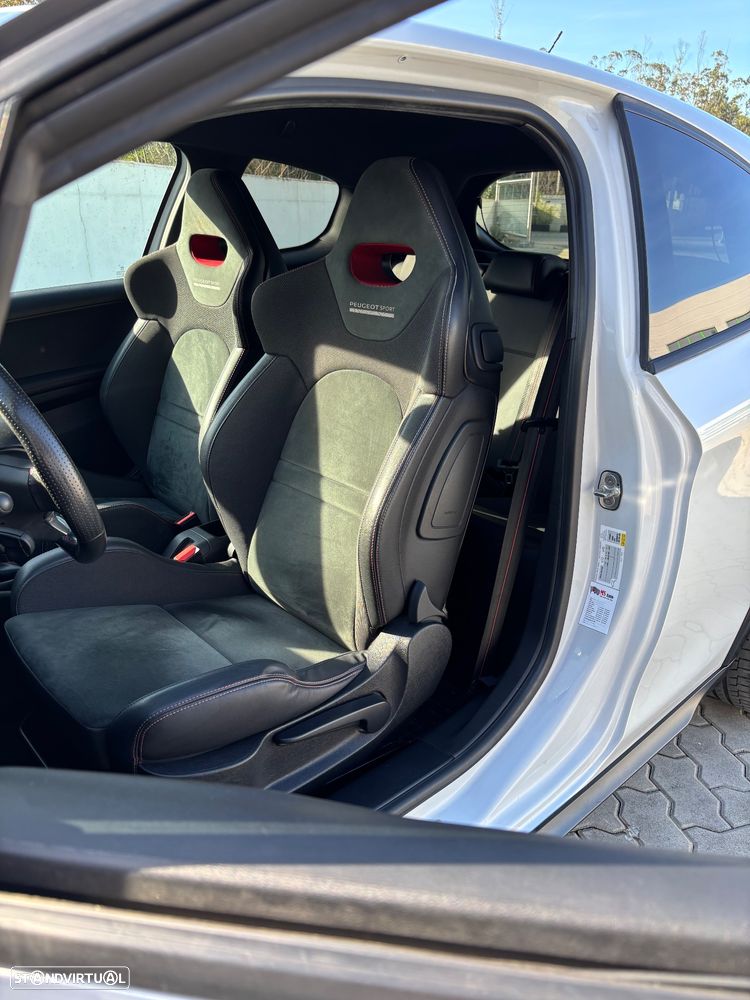 Peugeot 208 1.6 e-THP GTi by Sport - 11