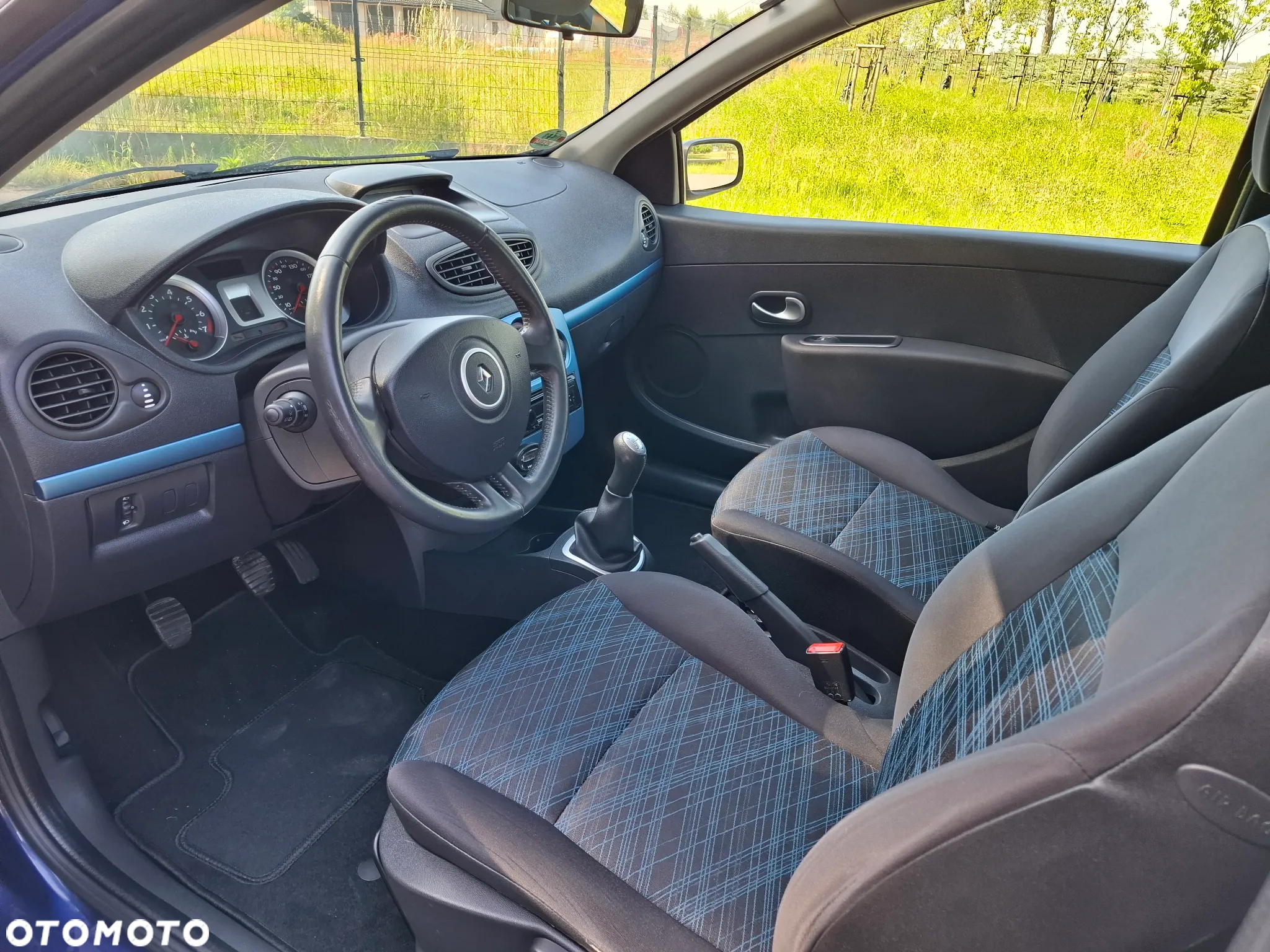 Renault Clio 1.2 16V 75 Collection - 9