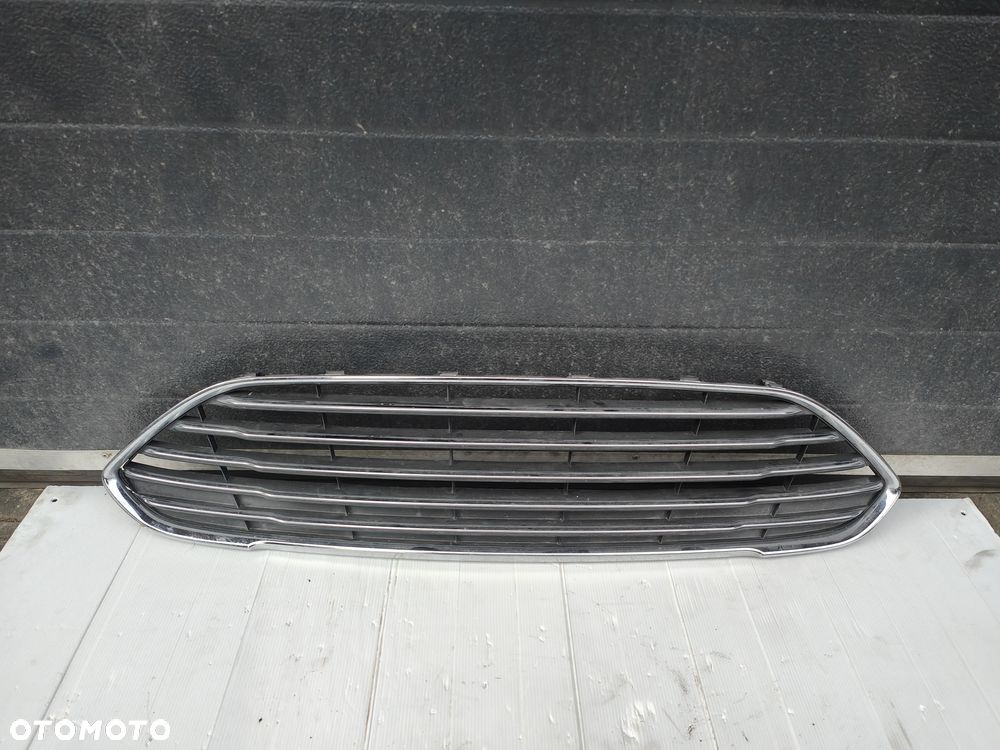 FORD FIESTA MK7 VII ATRAPA GRILL - 1