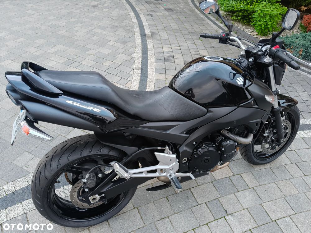 Suzuki GSR - 6
