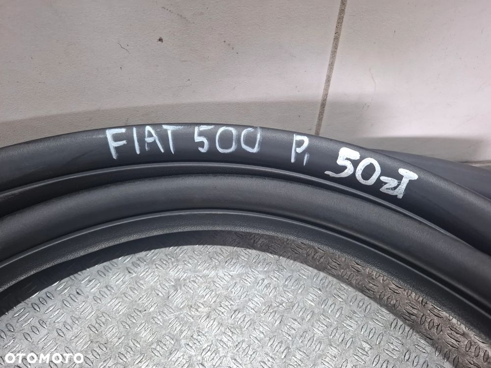 Uszczelka karoseryjna drzwi Fiat 500 2024 rok - 2