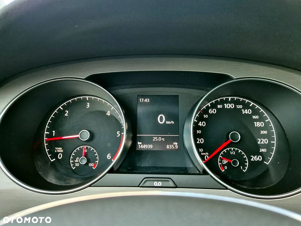 Volkswagen Golf 1.6 TDI BlueMotion Comfortline - 24