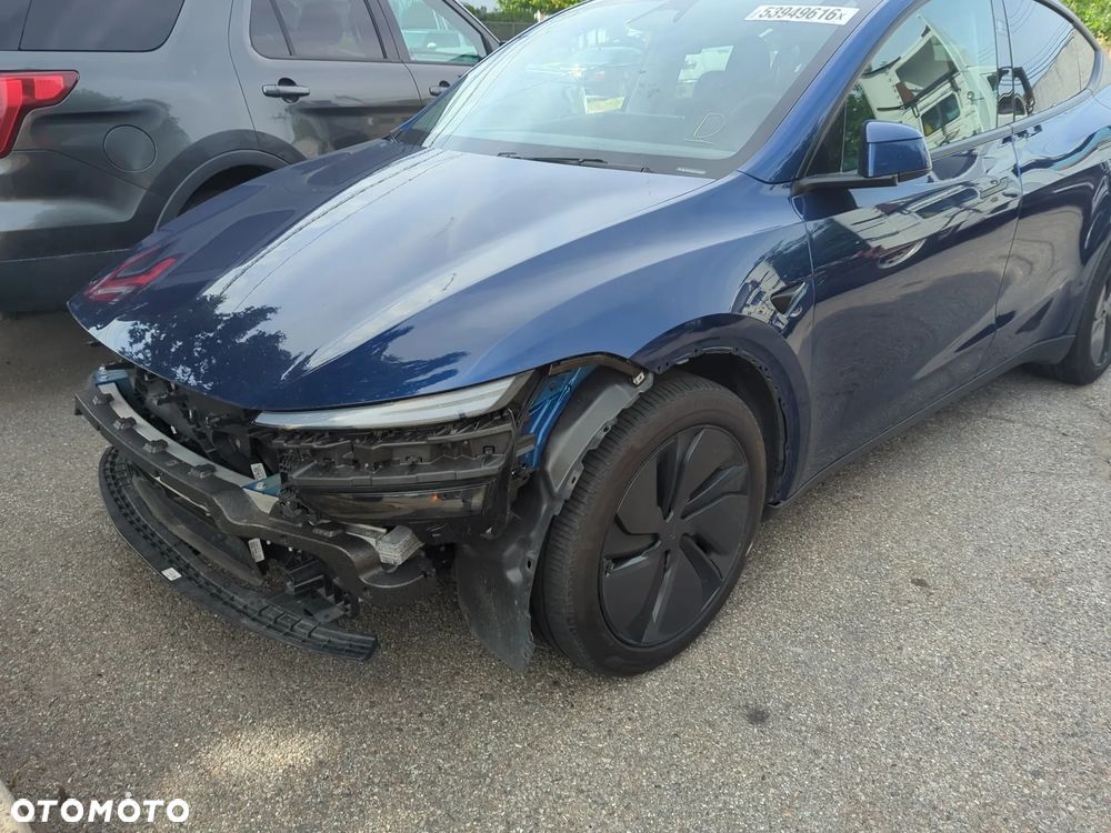 Tesla Model Y - 6