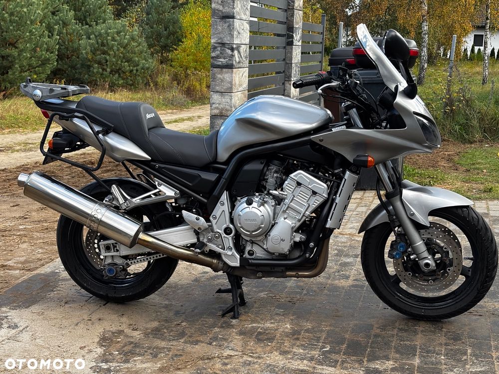 Yamaha FZS - 26