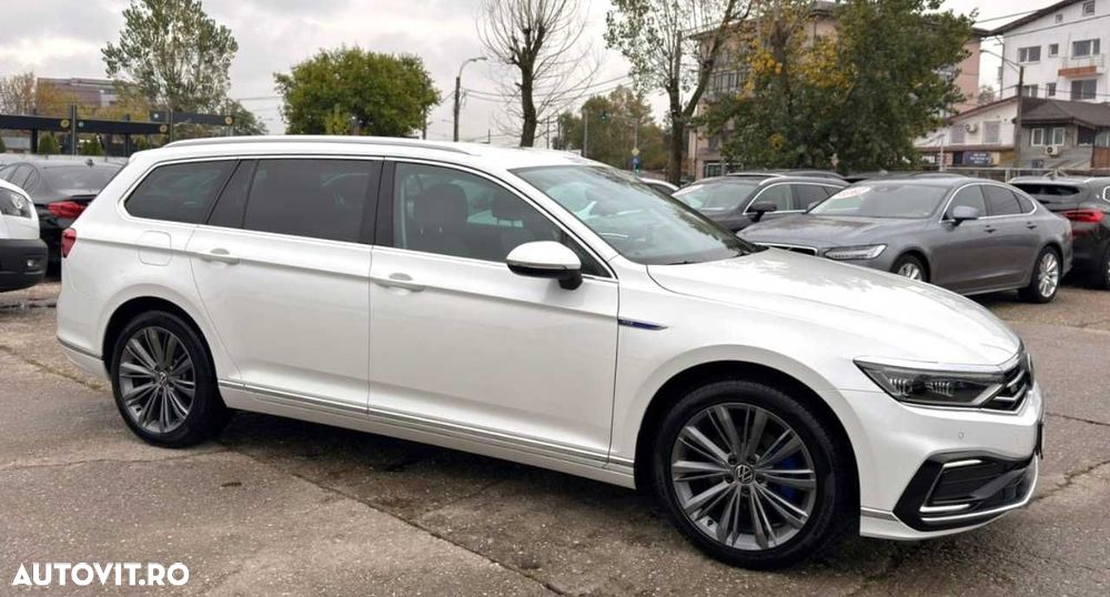 Volkswagen Passat - 11