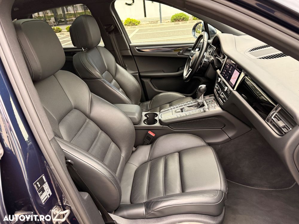 Porsche Macan - 24