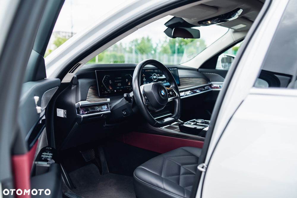 BMW Seria 7 730d xDrive mHEV - 16