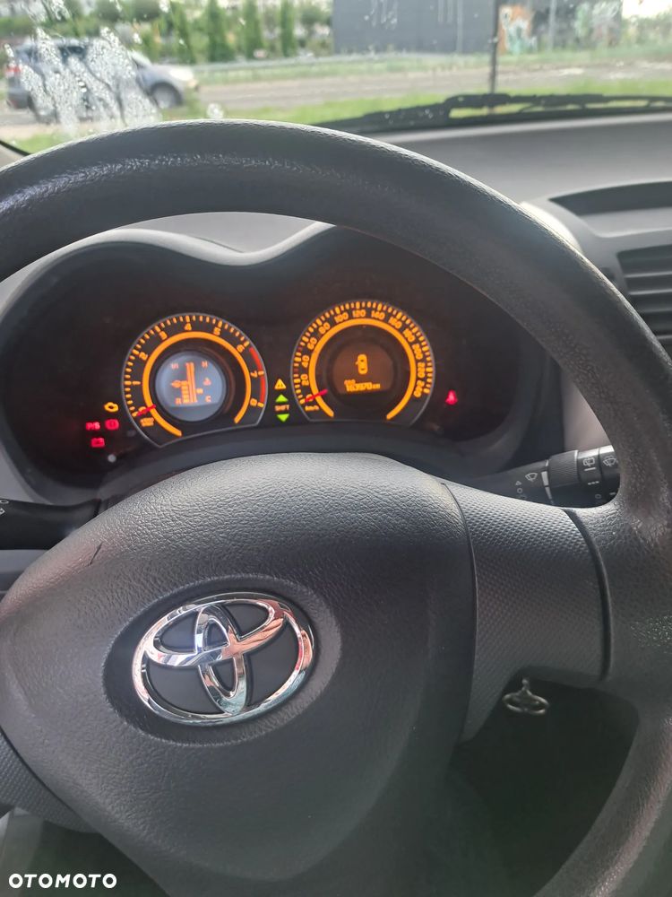 Toyota Auris 1.33 VVT-i Terra - 4