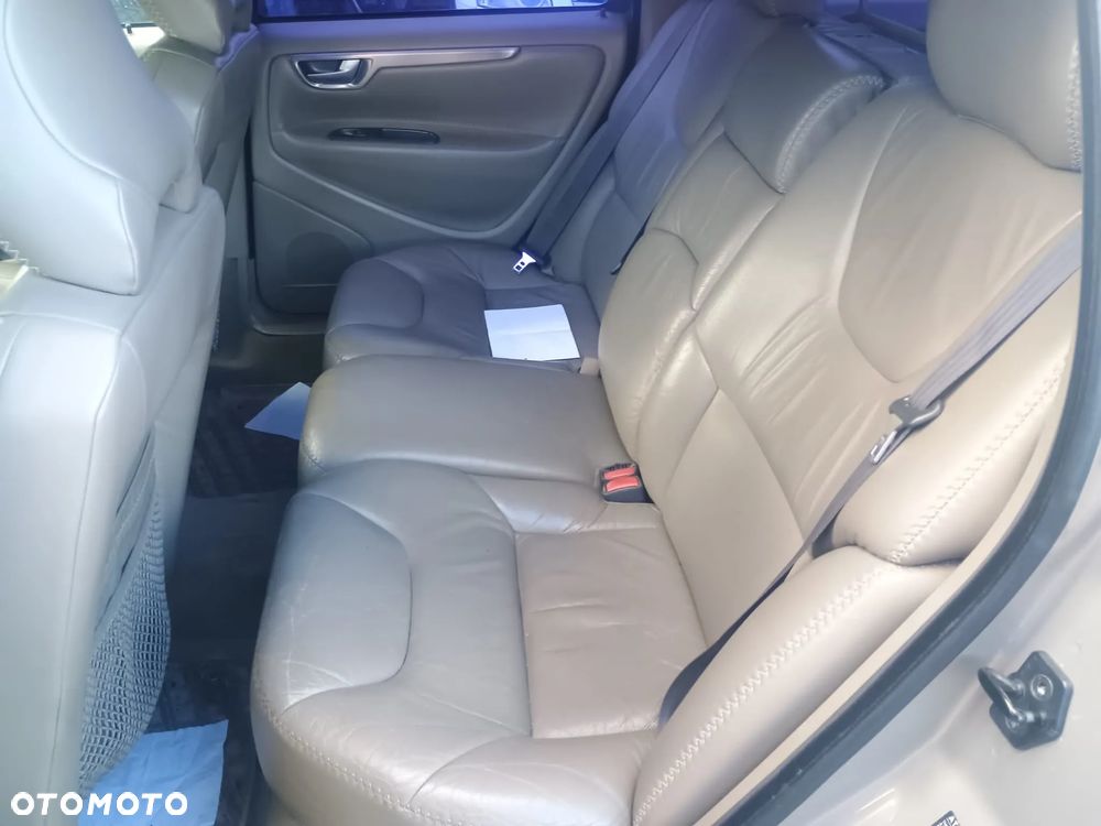 Volvo XC 70 AWD Momentum - 4