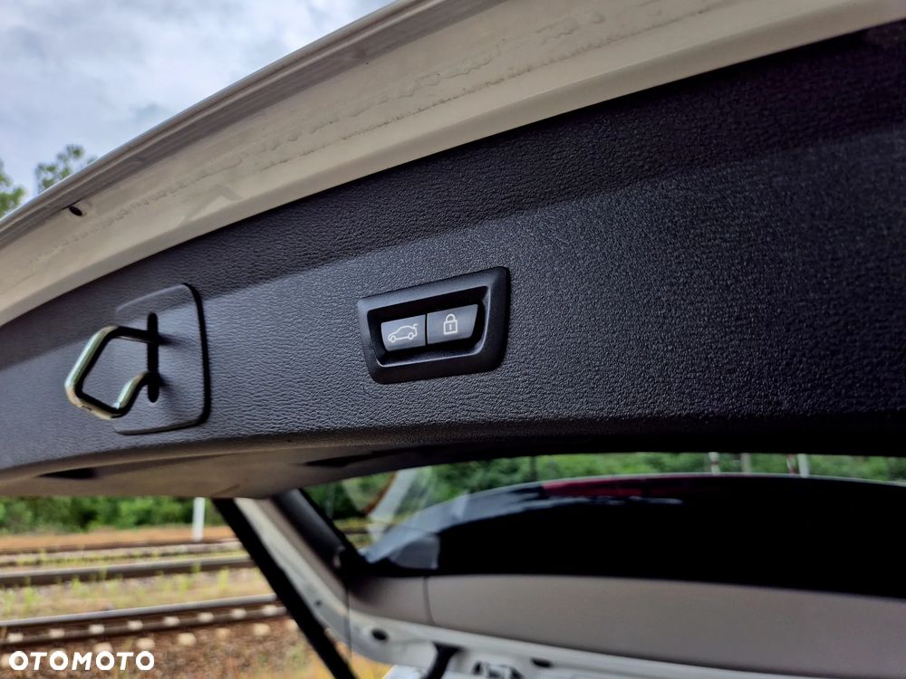 BMW X1 sDrive18d xLine - 22