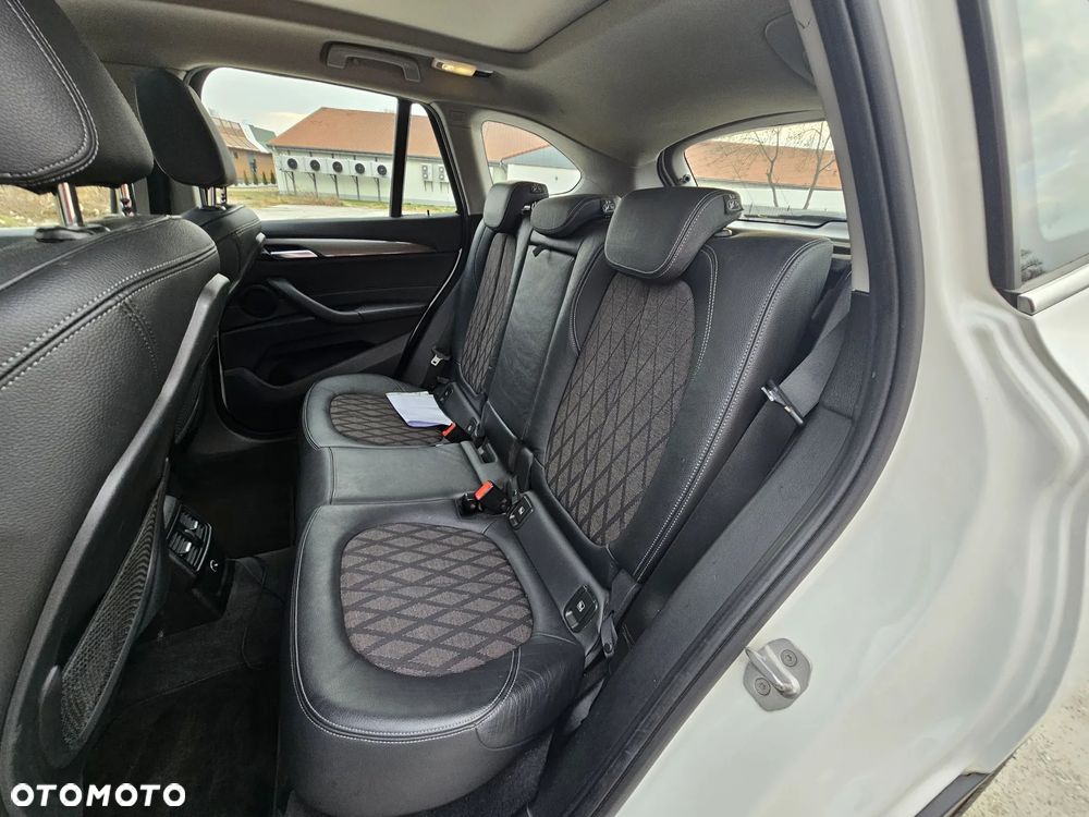 BMW X1 sDrive18d xLine - 24