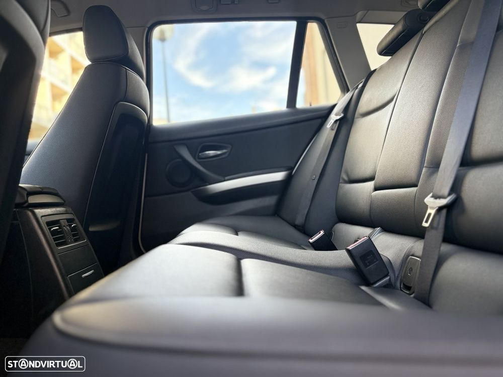 BMW 320 d Exclusive - 14
