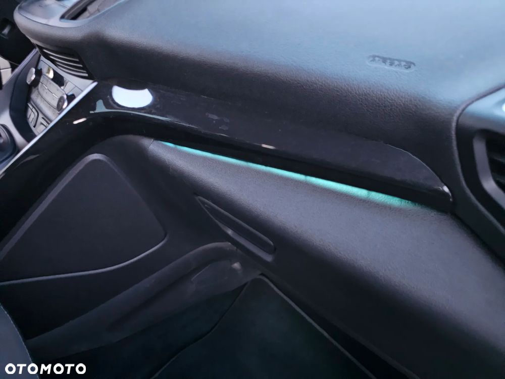 Ford Kuga - 24