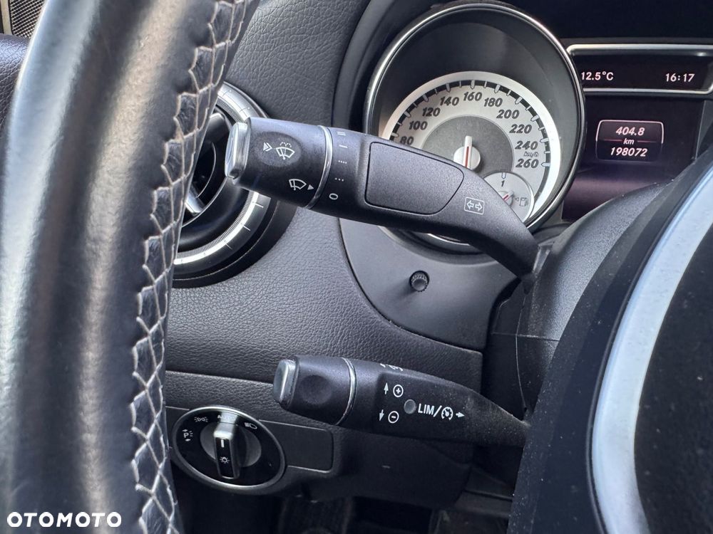 Mercedes-Benz CLA 200 7G-DCT Urban - 32