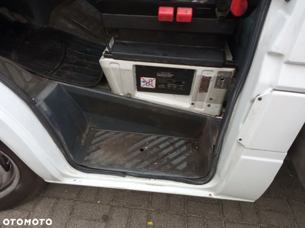 Mercedes-Benz Sprinter - 15