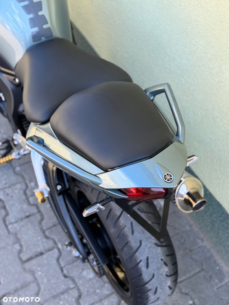 Yamaha FZ - 21