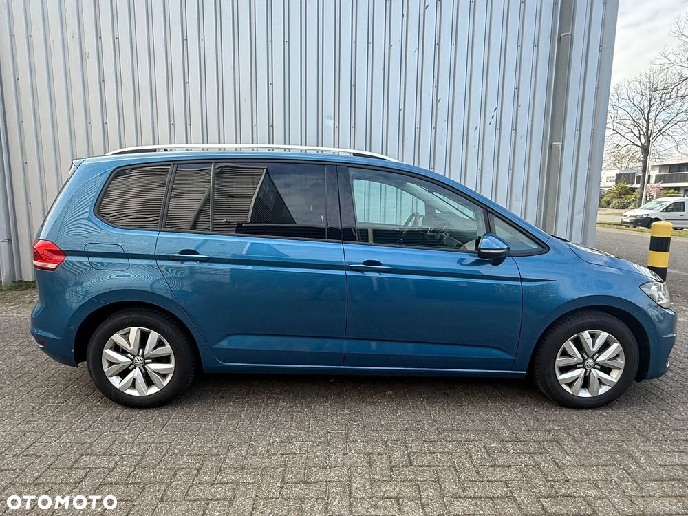Volkswagen Touran 1.6 TDI SCR BlueMotion Technology DSG Comfortline - 4