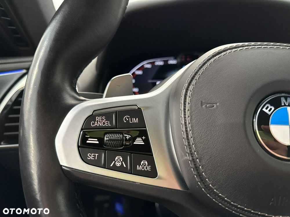 BMW Seria 8 - 24
