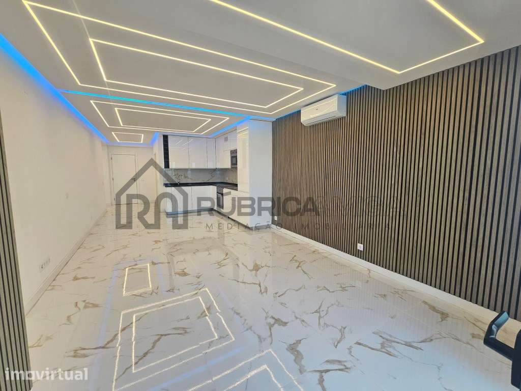 T2 completamente restaurado frente mar em Quarteira - Grande imagem: 5/20