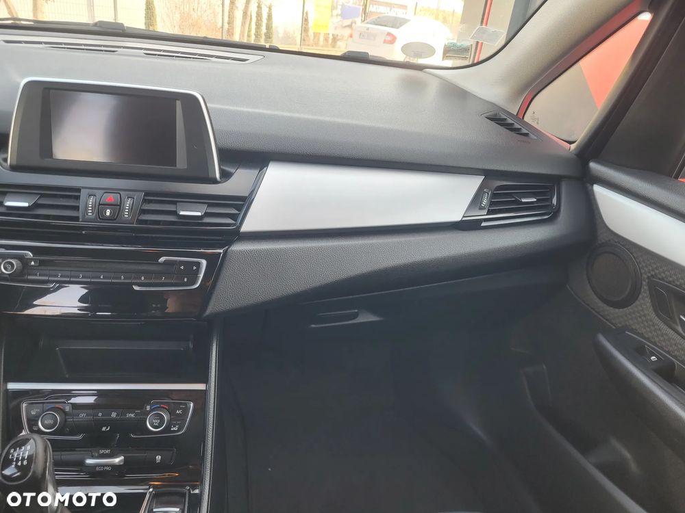 BMW Seria 2 218d - 9