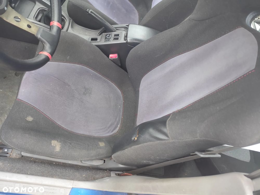Subaru Impreza GC GC8 GT 2.0 Turbo 211 km sedan fotele przód Europa - 4