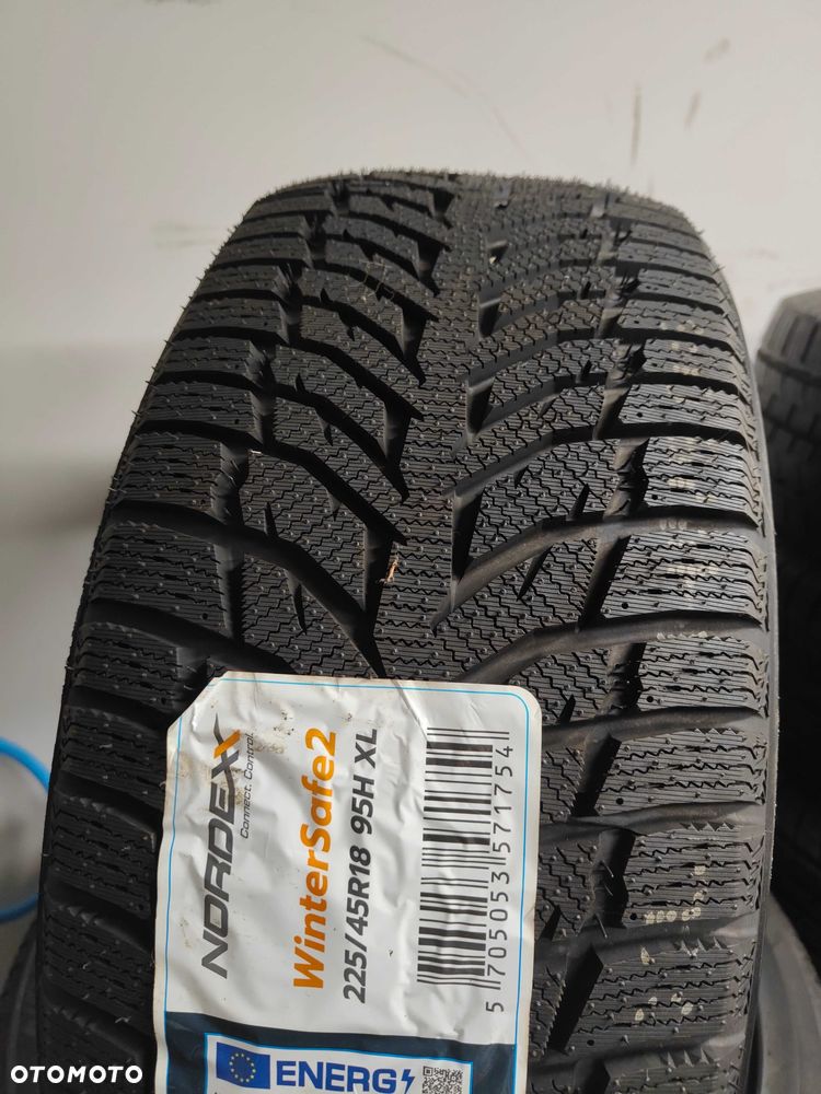 Opony zimowe nowe Nordexx 225/45/18 95H XL WinterSafe2 - 2