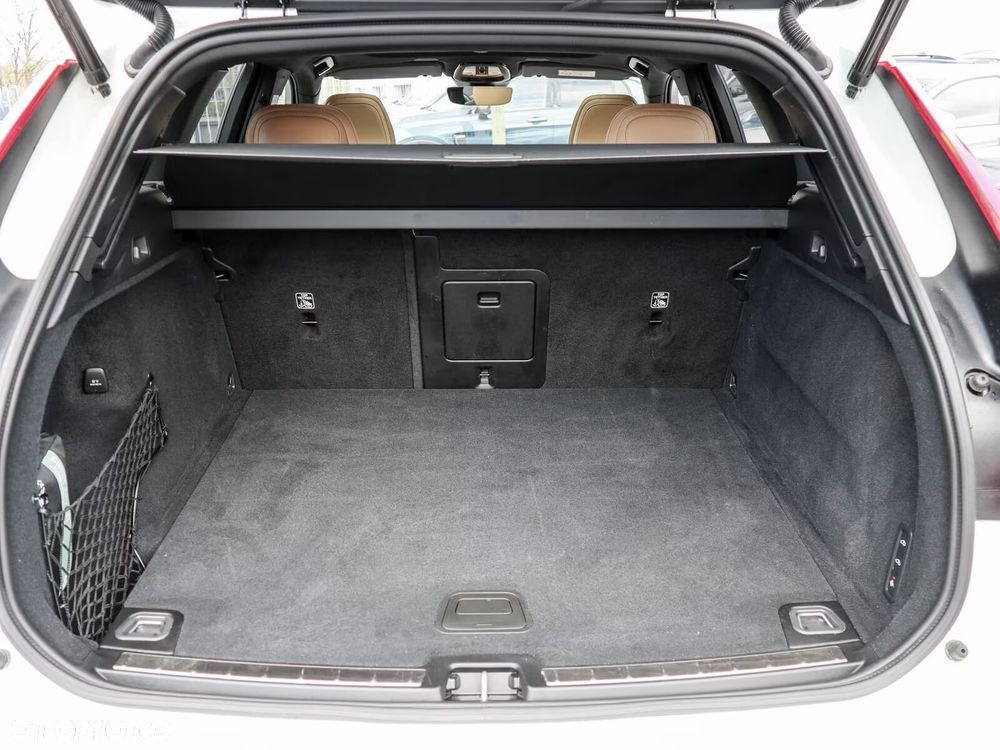 Volvo XC 60 B5 B AWD Ultra Black Edition - 9