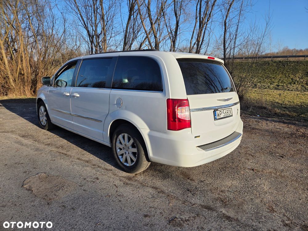 Chrysler Town & Country - 2