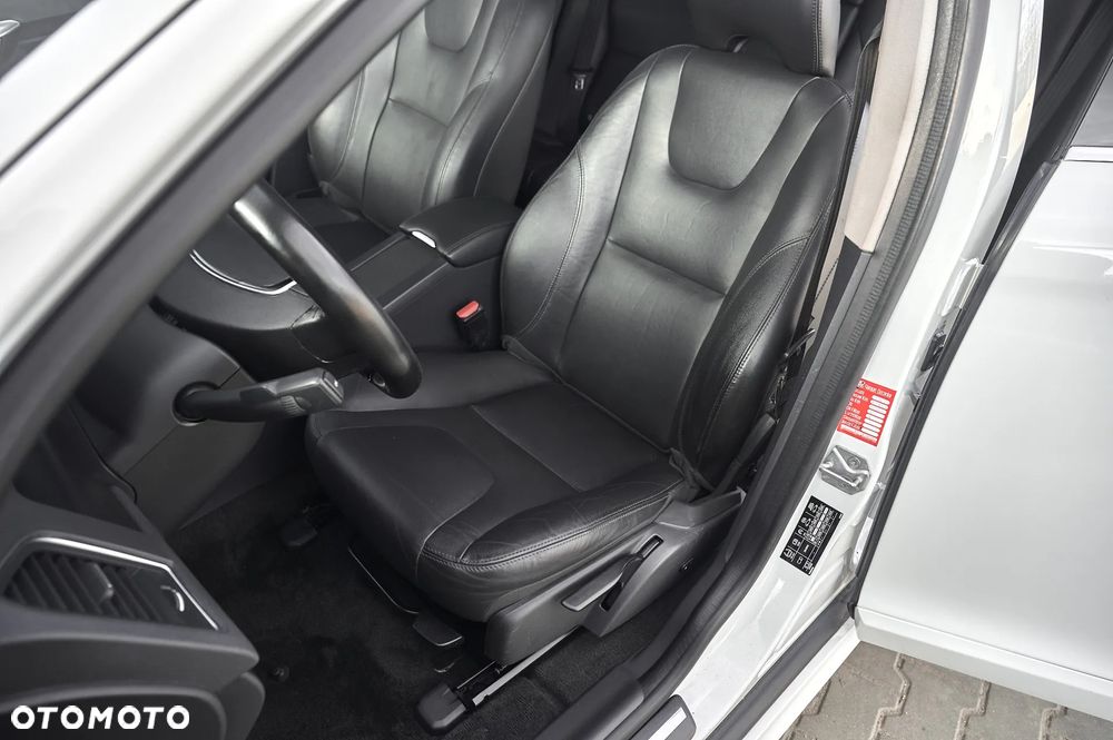 Volvo XC 60 D4 Drive-E Momentum - 21