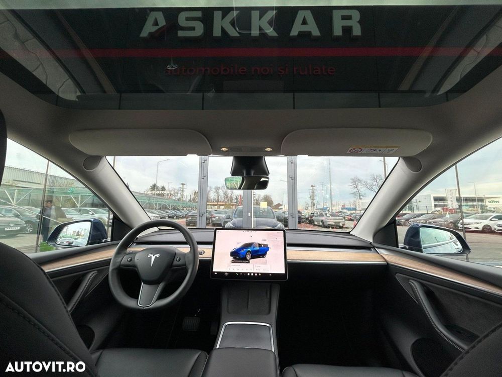 Tesla Model Y Long Range Dual Motor AWD - 13