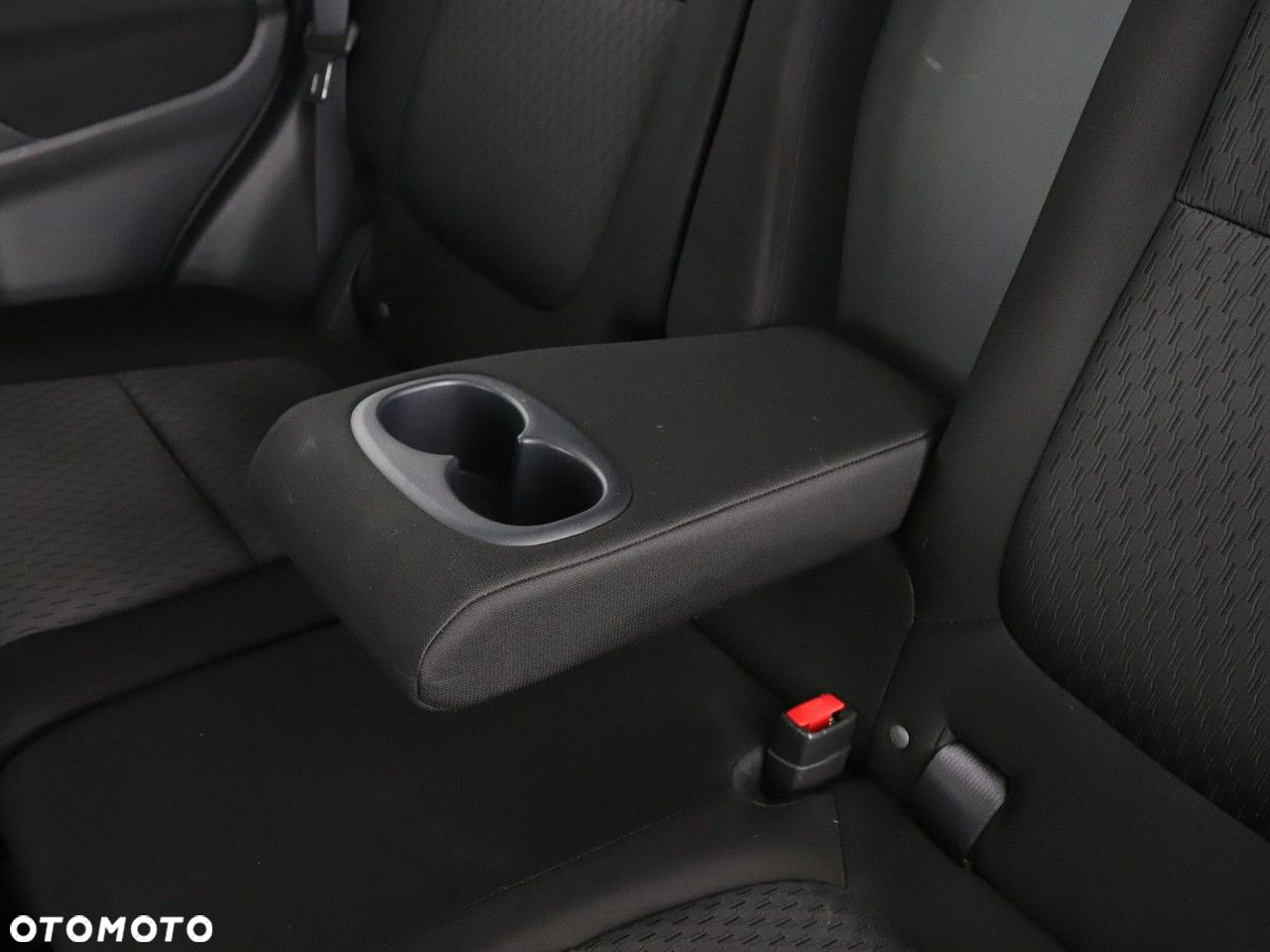 Mitsubishi Outlander - 32
