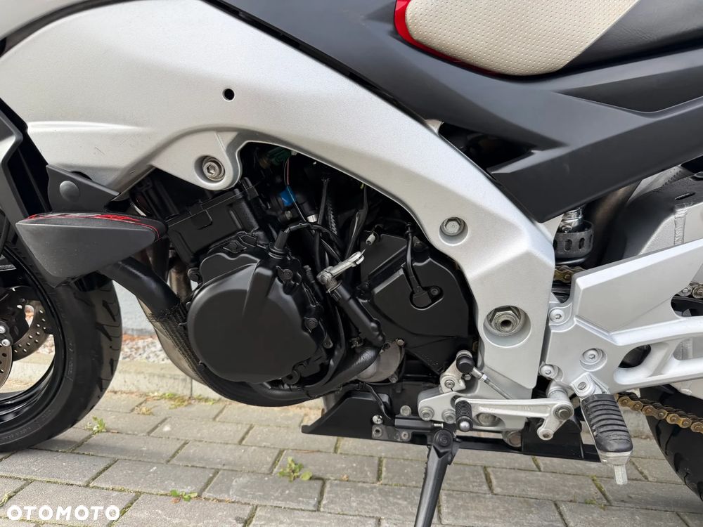 Suzuki GSR - 39