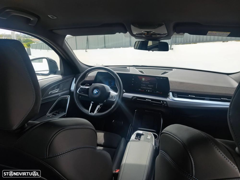 BMW iX2 eDrive20 Pack Desportivo M - 12