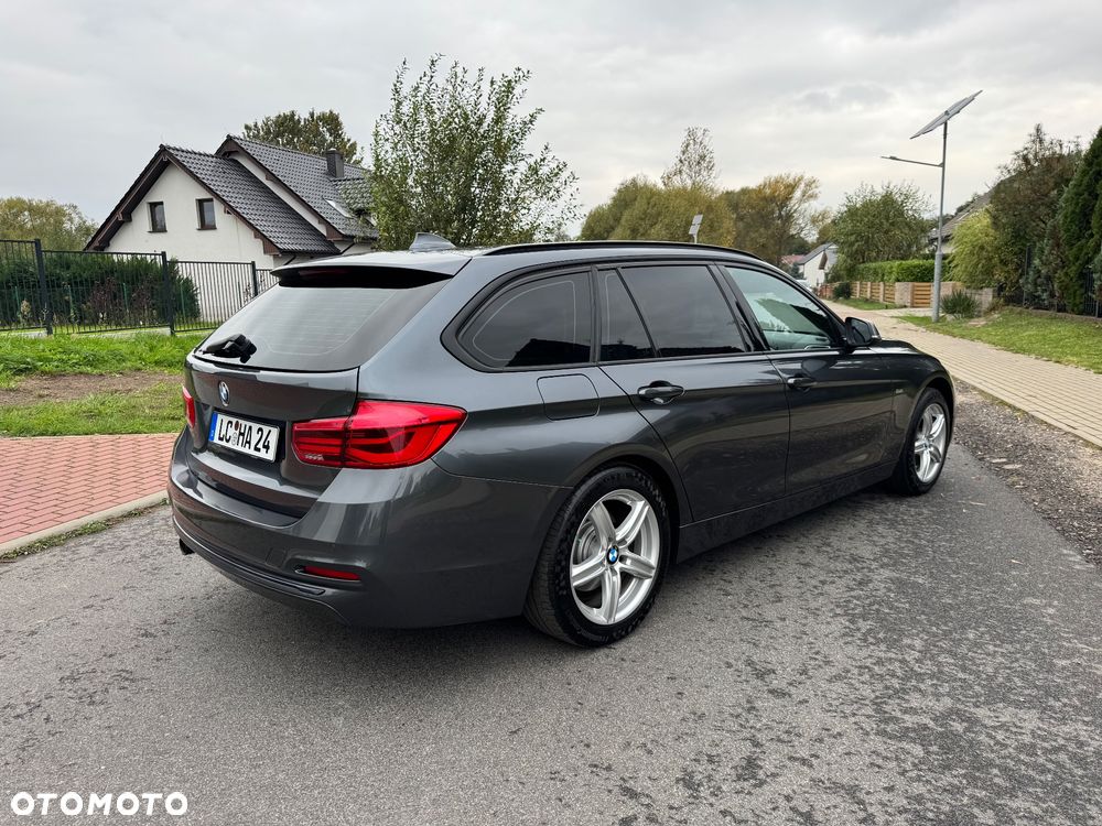 BMW Seria 3 320d Sport Line - 4
