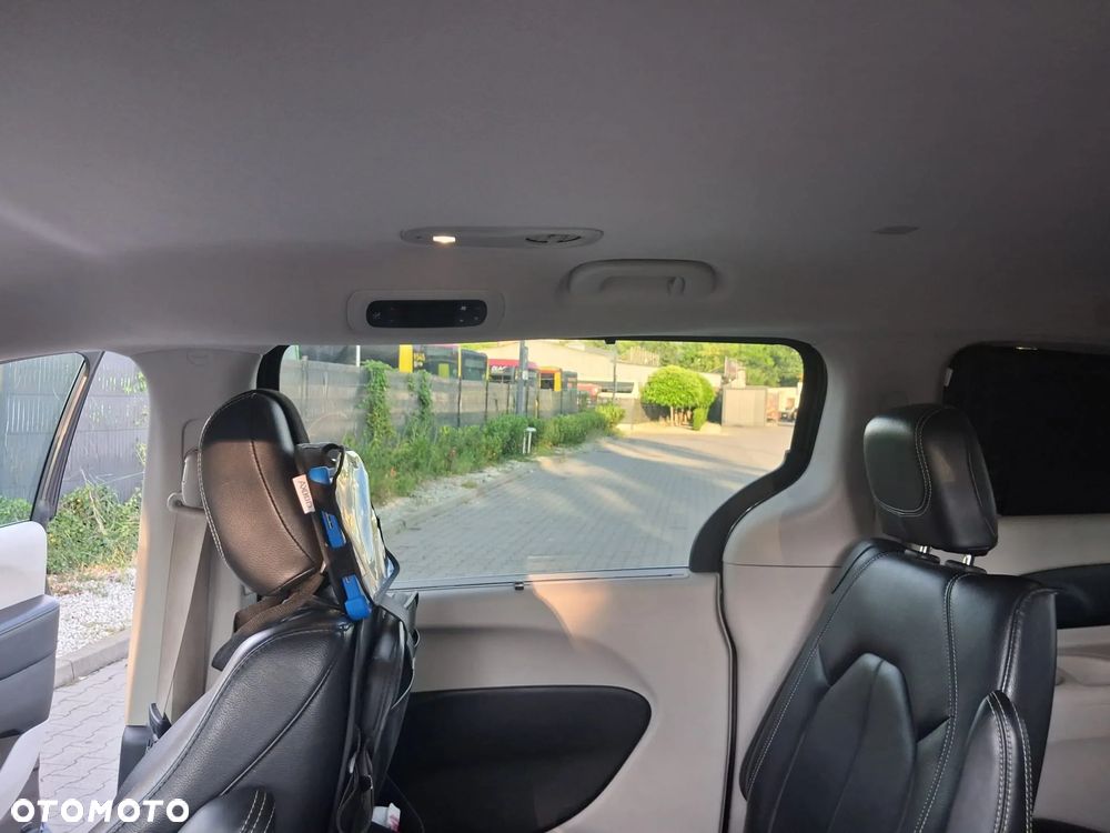 Chrysler Pacifica - 3
