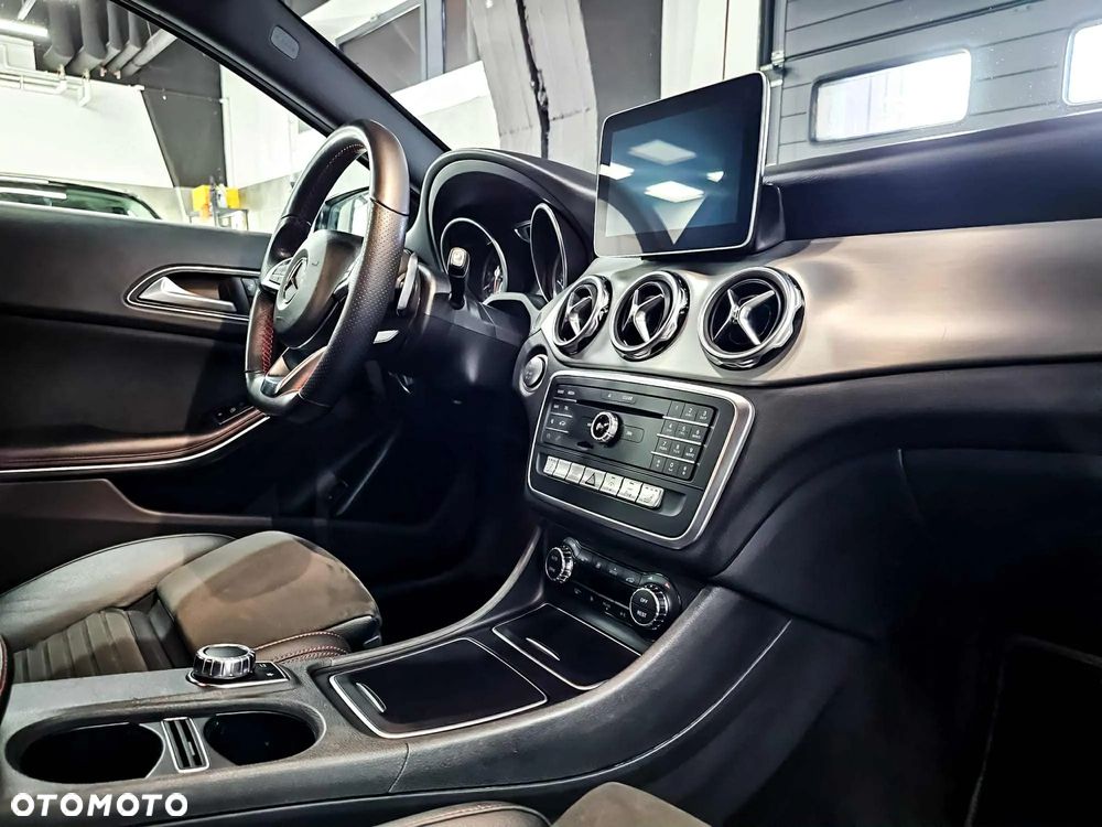 Mercedes-Benz GLA 200 7G-DCT AMG Line - 4