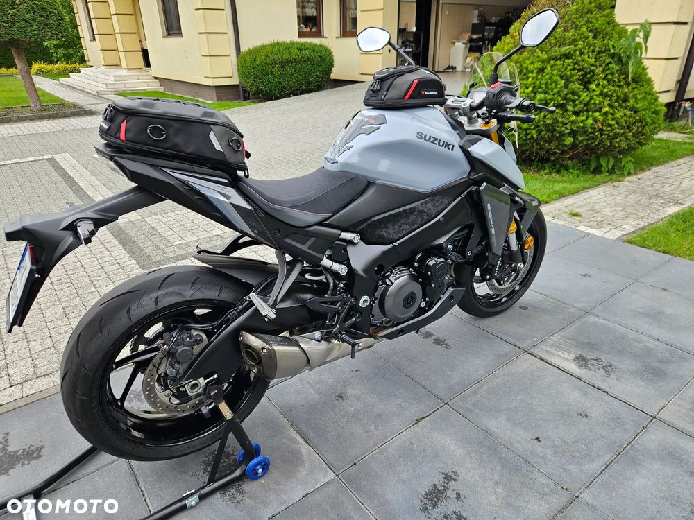 Suzuki GSX - 2