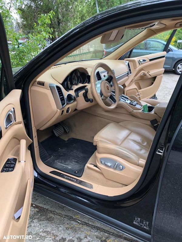 Porsche Cayenne 4.2 L S - 7