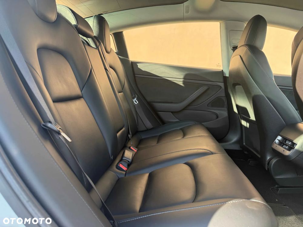 Tesla Model 3 - 6